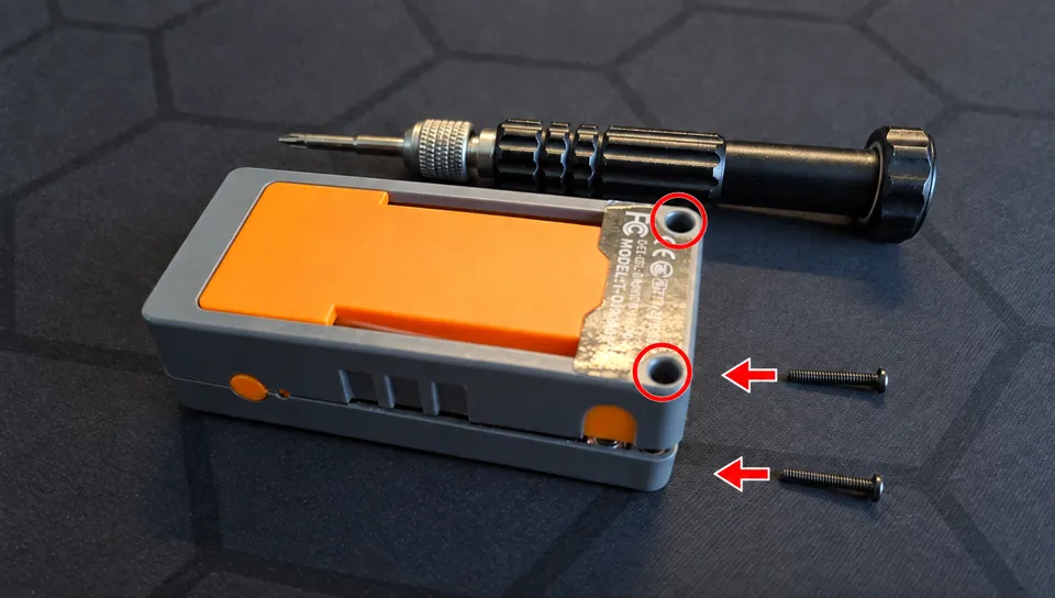 Closing the case and inserting the two screws